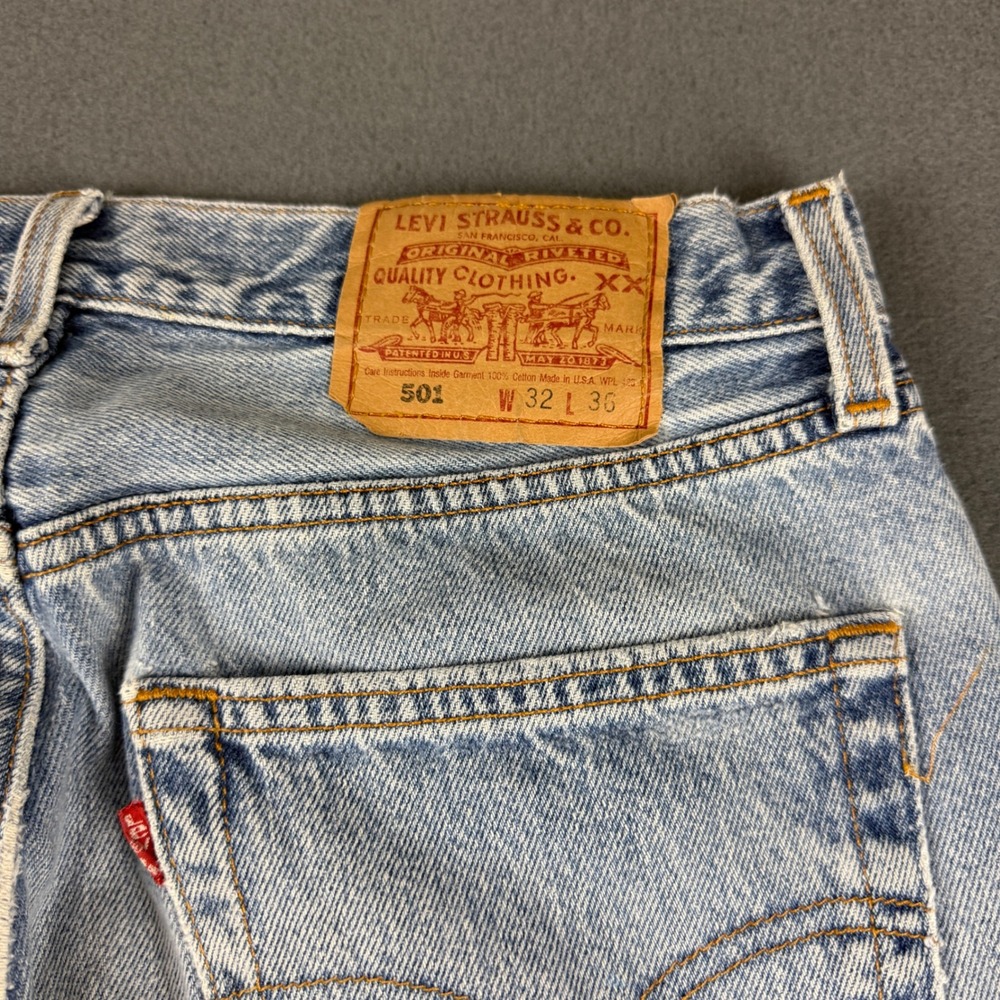 Vintage USA Levis 501 Jeans Men's 32x36 Blue Distressed Wallet Fade Button Fly - Picture 4 of 15